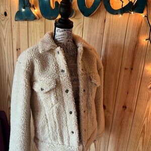 😎 🛻 Levi's Women's Cream Teddy Sherpa Trucker’s Jacket ❄️ 🧥